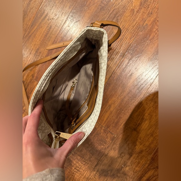 Michael Kors Jet Set Travel  Crossbody - Picture 7 of 7